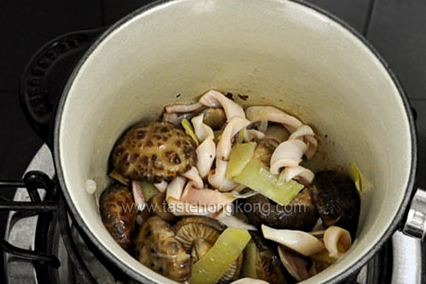 Braising Dried Squid and Black Mushroom