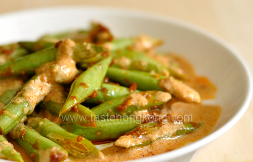 Stir-fried Long Beans with Red Curry Paste