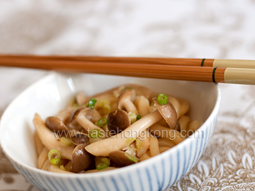 Udon with Shimeji Mushrooms and Miso Sauce