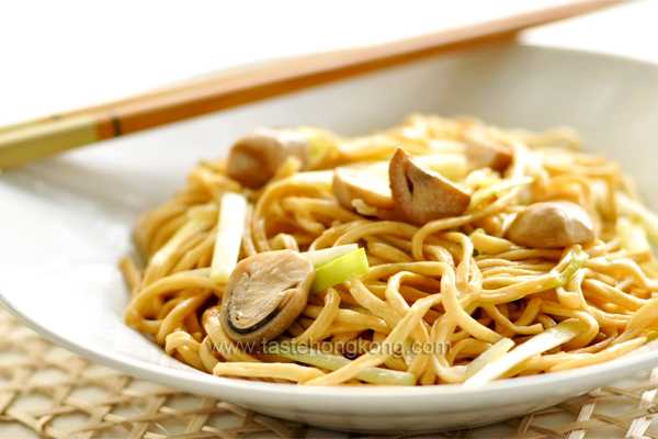 Braised E-Fu Noodles with Straw Mushrooms