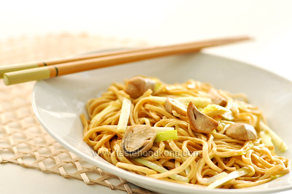 Braised E-Fu Noodles with Straw Mushrooms 干燒伊麵