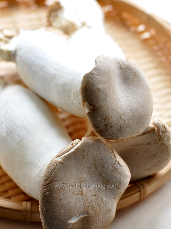 King Oyster Mushrooms, Eryngii, King Trumpet Mushroom, French Horn Mushroom, Eringi, Katakana エリンギ, Almond Abalone Mushroom, 杏鮑菇