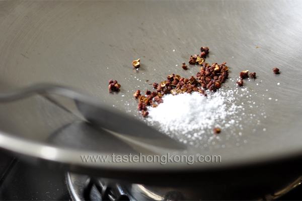 Sautéing Peppercorn Salt in White Wok