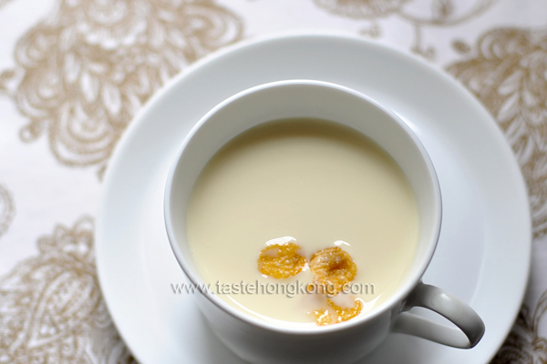 Homemake Soy Milk with Corn Flakes