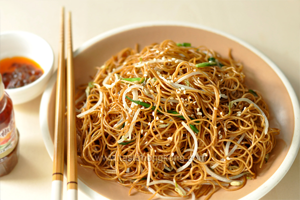 Soy Sauce Fried Noodles aka Chow Mein 豉油王炒麵