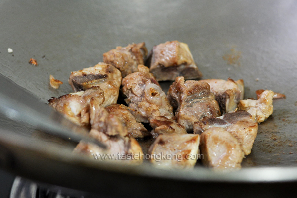 Pan Frying Pork Spare Ribs in Wok