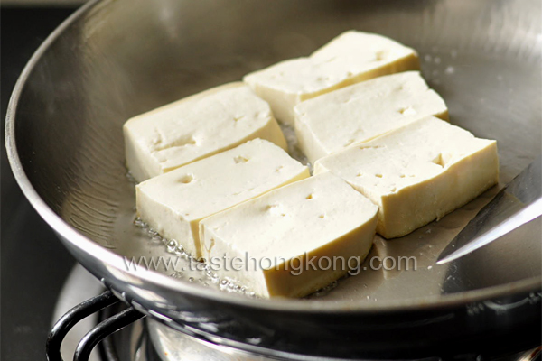 How to Pan-Fry Tofu with Crust is Easy