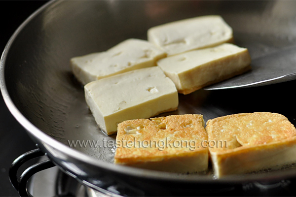 How to Pan-Fry Tofu with Crust is Easy