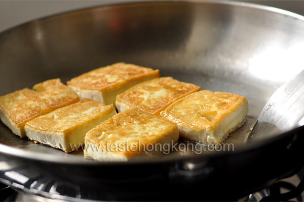 How to Pan-Fry Tofu with Crust is Easy