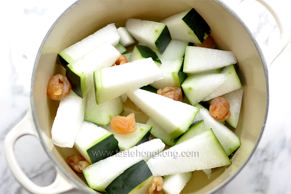 Winter Melon and Dried Longan in Pot