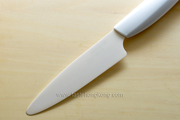 How to remove stains from ceramic knife without detergents