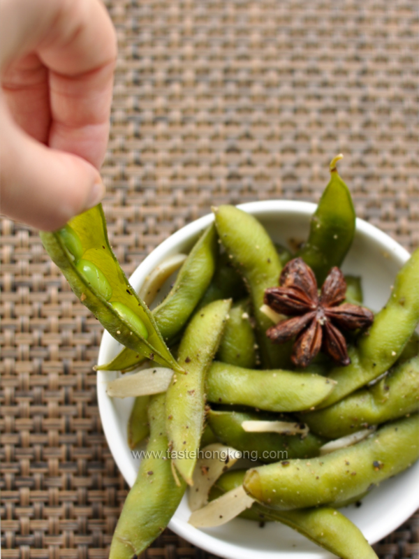 Easy and Healthy Snack: Edamame with Pepper and Star Anise