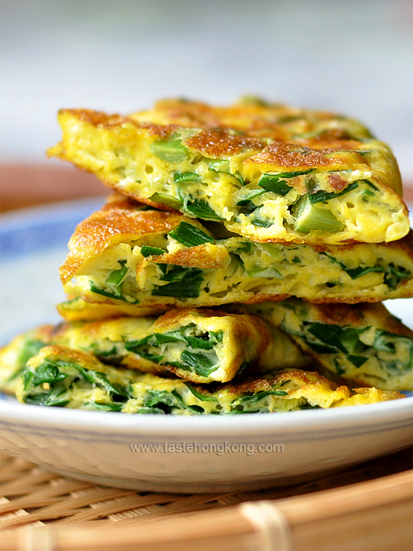 Fried Eggs with Chinese Chives, a Savory Omelette