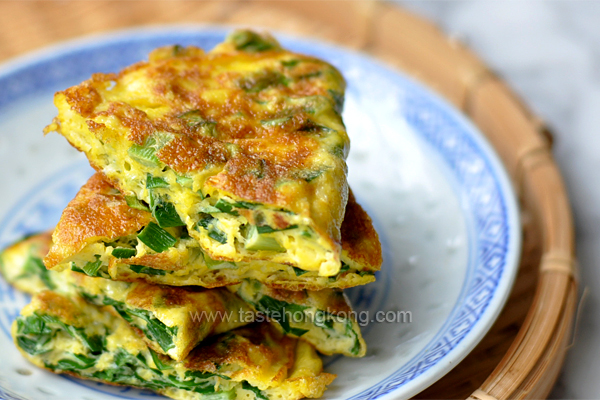 Fried Eggs with Chinese Chives, a Savory Omelette