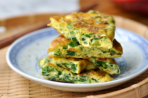 Fried Eggs with Chinese Chives, a Simple Savory Omelet