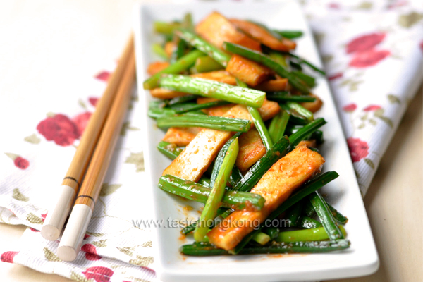 Garlic Chive with Dried Tofu, a Simple Chinese Vegetarian Stir-Fry