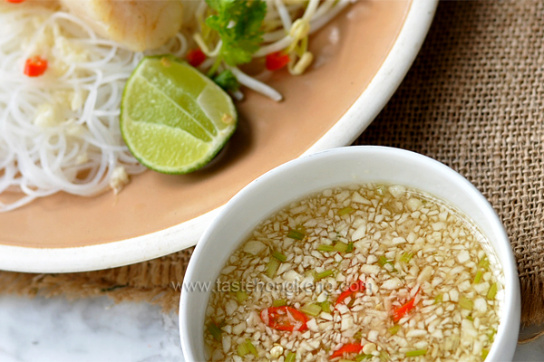 Lime and Garlic Sauce for Rice Noodles, Thai Style