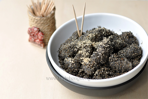 Chinese Mochi with Black Sesame Seeds