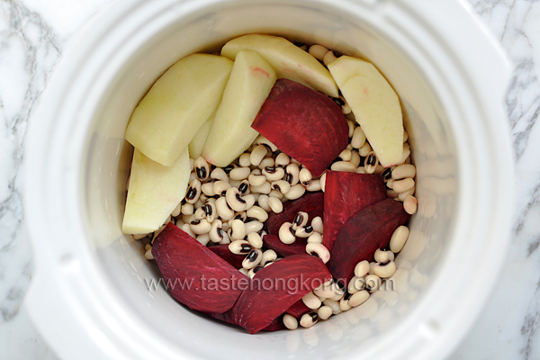 Beetroot Soup with Black Eye Peas and Apple, Slow-cooked