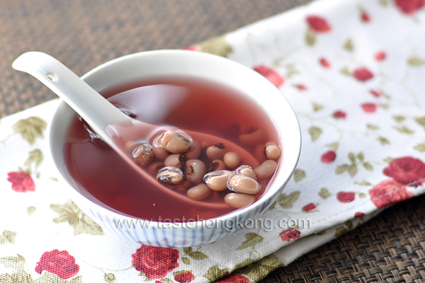 Beetroot Drink with Black Eye Peas and Apple, a Vegan Soup and a Sugar-Free Beverage