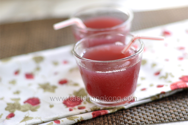 Beetroot Drink or Soup with Black Eye Peas and Apple, Vegetarian and Sugar-Free