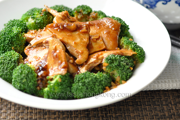 Mock Abalone in Oyster Sauce - Chinese Style Fried Mushroom with Broccoli