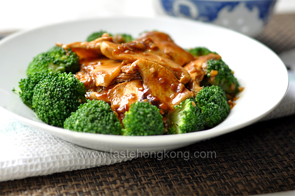 Mock Abalone in Oyster Sauce – Chinese Style Fried Mushrooms with Broccoli