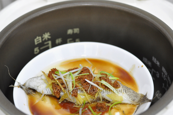 How to steam fish in a rice cooker