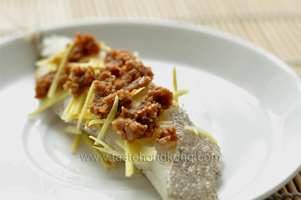 How to steam fish with fermented soybean paste in a rice cooker