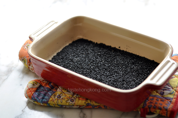 How to Toast Black Sesame Seeds in an Oven