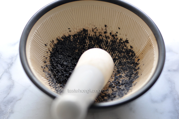 Black Sesame Seeds with Steamed Rice