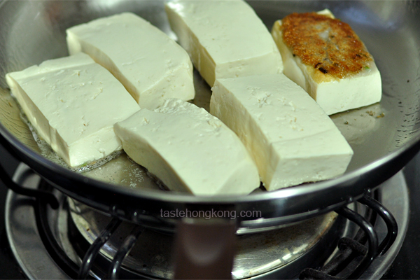 How to Pan Fry Stuffed Tofu