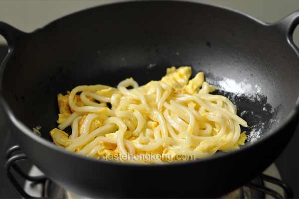 Japanese Stir-Fry Udon Noodles with Vegetables