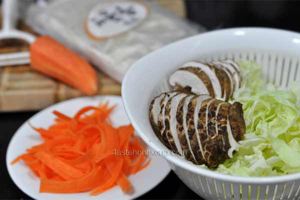 Japanese Stir-Fry Udon Noodles with Vegetables