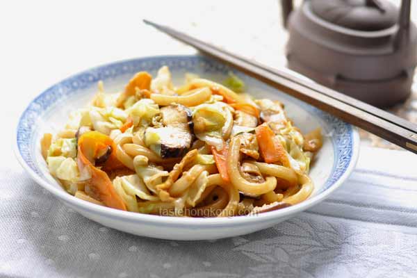 Asian Stir-Fry Udon Noodles with Vegetables