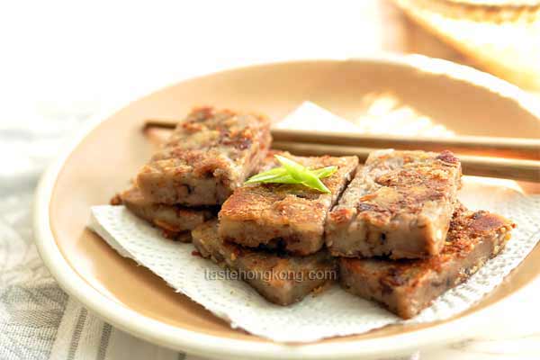 Steamed Chinese Taro or Yam Cake (Wu Tao Gao  芋頭糕)